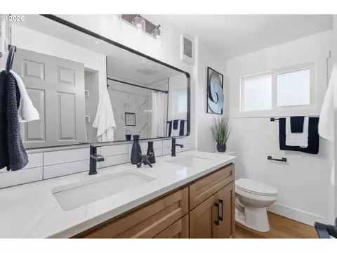 Bath - 1682 Larkspur Loop, Eugene, OR 97401 photo 1 of 2