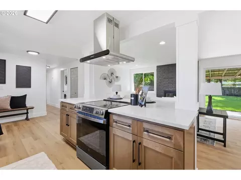 Kitchen - 1682 Larkspur Loop, Eugene, OR 97401 photo 4 of 5