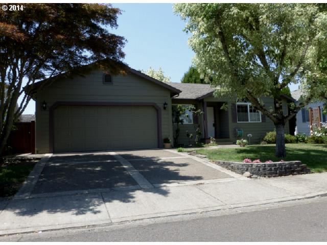 870 S 46th St, Springfield, OR 97478 photo 1