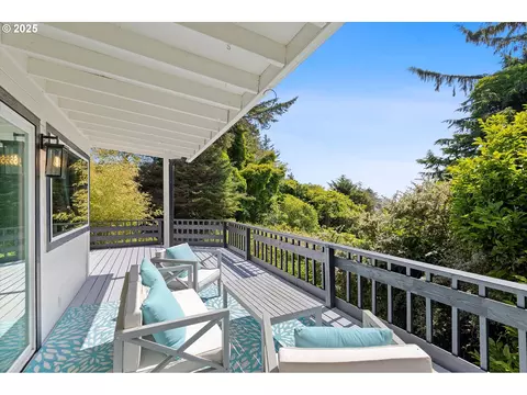2709 SW Dune Ave, Lincoln City, OR 97367