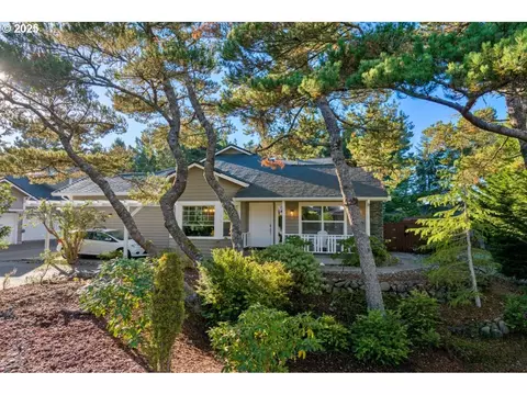 2014 Royal Saint Georges Dr, Florence, OR 97439