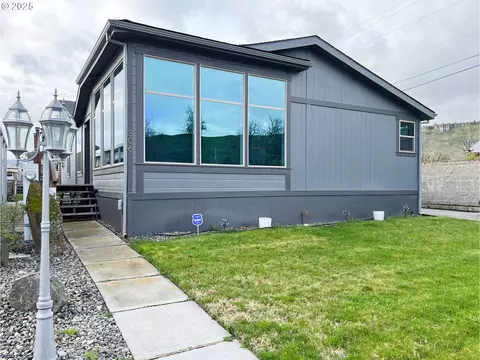 755 Division St #306, The Dalles, OR 97058