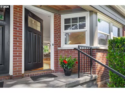 2555 NW Savier St, Portland, OR 97210