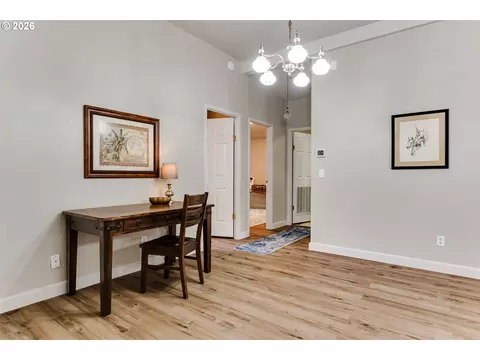Entry Way - 5301 Glenn Ellen Dr, Eugene, OR 97402 photo 1 of 2