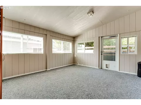 Exterior - 5301 Glenn Ellen Dr, Eugene, OR 97402 photo 3 of 5