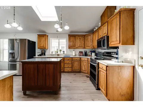 Kitchen - 5301 Glenn Ellen Dr, Eugene, OR 97402 photo 1 of 6
