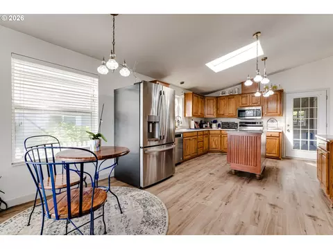 Kitchen - 5301 Glenn Ellen Dr, Eugene, OR 97402 photo 6 of 6