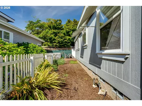 Exterior - 5301 Glenn Ellen Dr, Eugene, OR 97402 photo 5 of 5