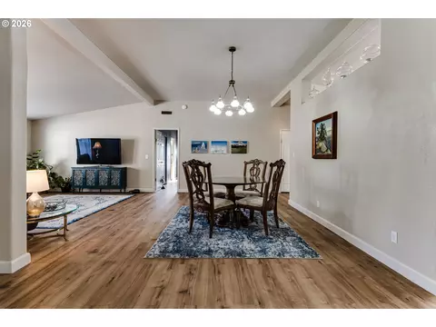 Dining - 5301 Glenn Ellen Dr, Eugene, OR 97402 photo 2 of 6