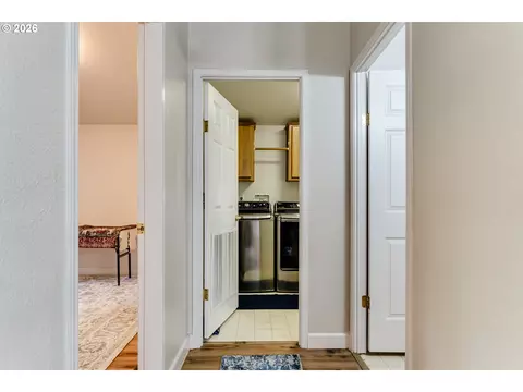 Entry Way - 5301 Glenn Ellen Dr, Eugene, OR 97402 photo 2 of 2