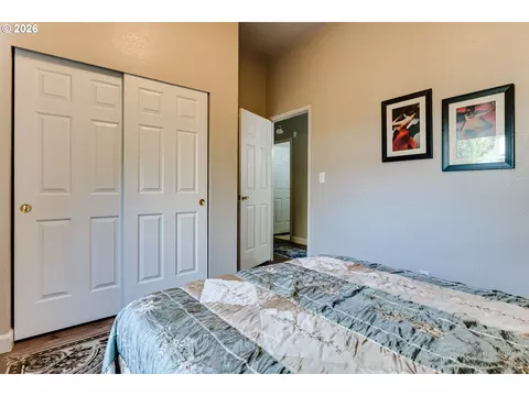 Bedroom - 5301 Glenn Ellen Dr, Eugene, OR 97402 photo 5 of 5