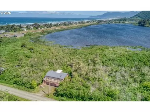 401 N 6th Ave, Rockaway Beach, OR 97136