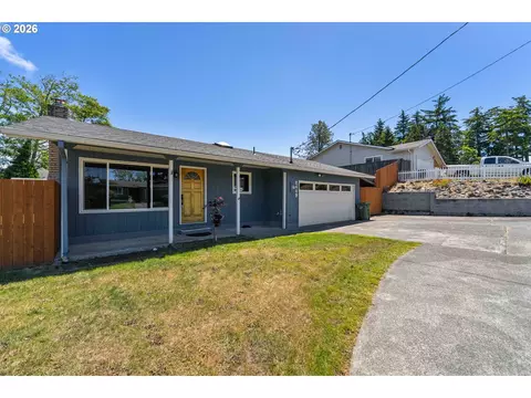 2449 Oak St, North Bend, OR 97459