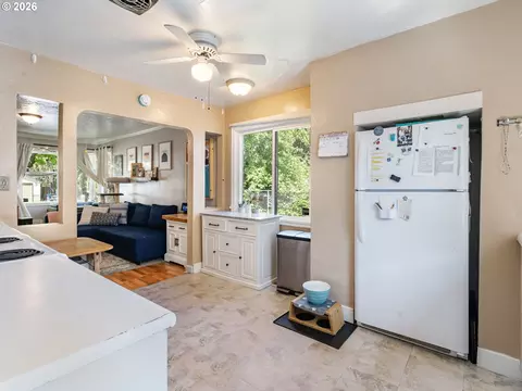Kitchen - 3003 Watson Ave, Vancouver, WA 98661 photo 2 of 6