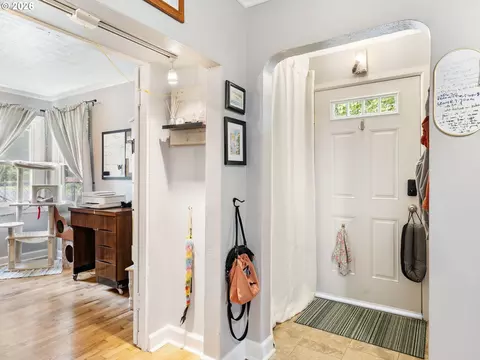 Entry Way - 3003 Watson Ave, Vancouver, WA 98661 photo 3 of 8