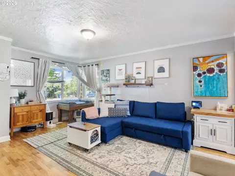 Living - 3003 Watson Ave, Vancouver, WA 98661 photo 1 of 1