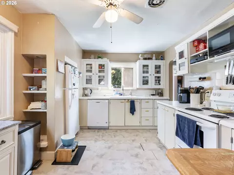 Kitchen - 3003 Watson Ave, Vancouver, WA 98661 photo 1 of 6
