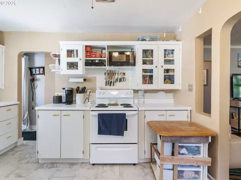 Kitchen - 3003 Watson Ave, Vancouver, WA 98661 photo 3 of 6