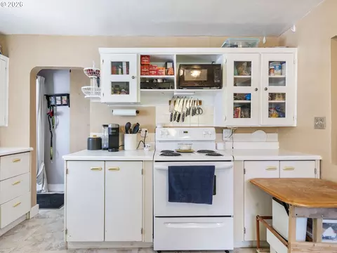 Kitchen - 3003 Watson Ave, Vancouver, WA 98661 photo 4 of 6