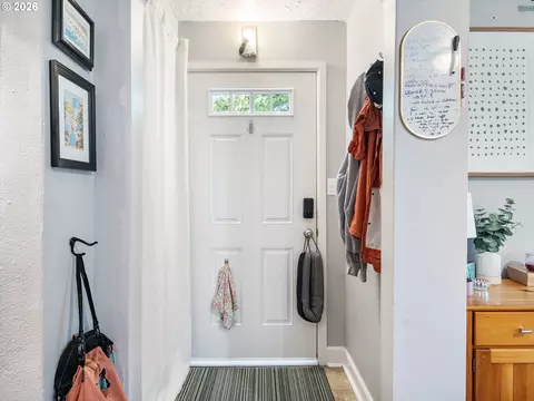 Entry Way - 3003 Watson Ave, Vancouver, WA 98661 photo 2 of 8
