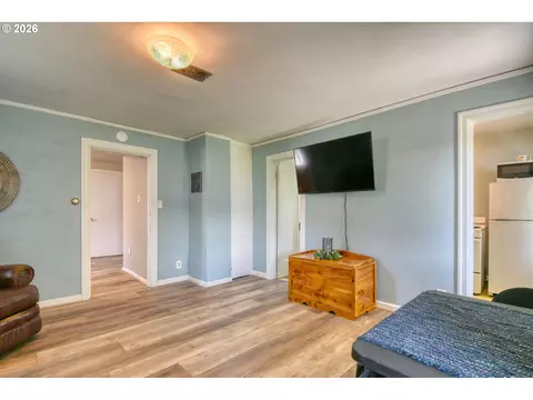 Living - 402404 NW 7th St, Pendleton, OR 97801 photo 4 of 4