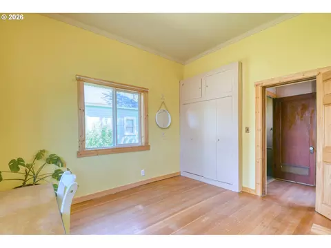 Bedroom - 402404 NW 7th St, Pendleton, OR 97801 photo 1 of 6
