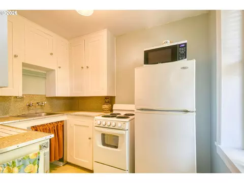 Kitchen - 402404 NW 7th St, Pendleton, OR 97801 photo 4 of 4