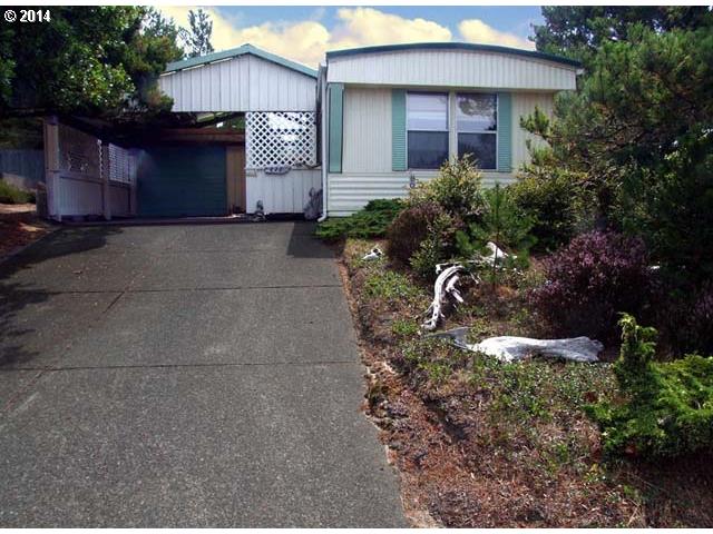 822 Wecoma Loop, Florence, OR 97439 photo 1