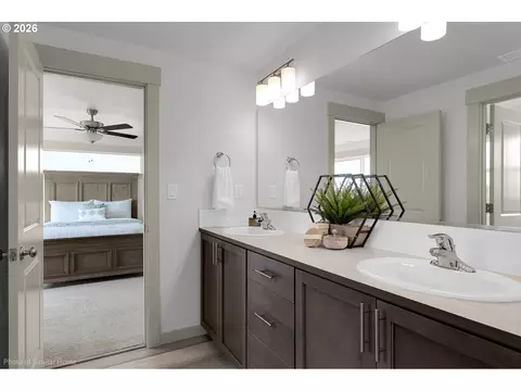 Bath - 545 Mountaingate Dr #20, Springfield, OR 97478 photo 1 of 5