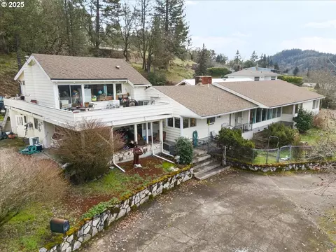 1187 SE Kane St, Roseburg, OR 97470