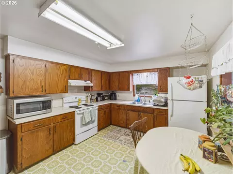 Kitchen - 36347 SE Highway 224, Estacada, OR 97023 photo 1 of 1