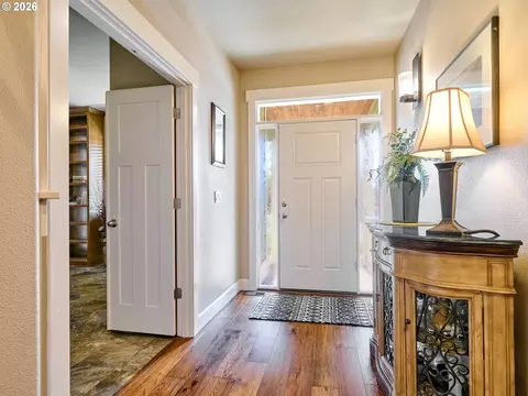 Entry Way - 725 Thyme Loop, Silverton, OR 97381 photo 1 of 2