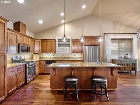 Kitchen - 725 Thyme Loop, Silverton, OR 97381 photo 1 of 5