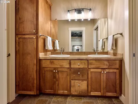Bath - 725 Thyme Loop, Silverton, OR 97381 photo 2 of 4