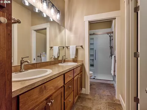 Bath - 725 Thyme Loop, Silverton, OR 97381 photo 1 of 4