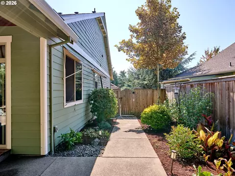 Exterior - 725 Thyme Loop, Silverton, OR 97381 photo 6 of 12