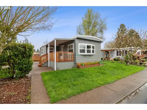 570 N 10th St #29, Cornelius, OR 97113