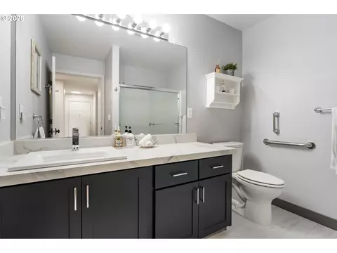 Bath - 4694 W Powell Blvd #139, Gresham, OR 97030 photo 2 of 2
