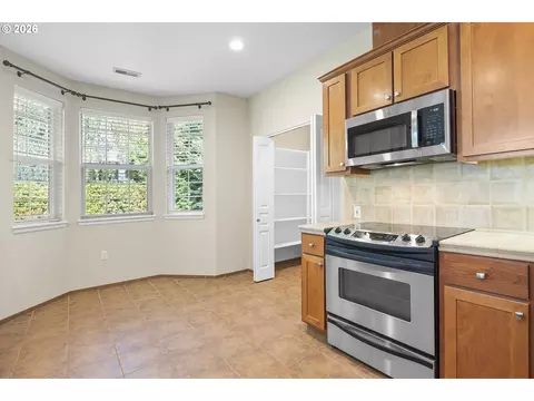 Kitchen - 4890 Summerlinn Way, West Linn, OR 97068 photo 3 of 4