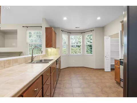 Kitchen - 4890 Summerlinn Way, West Linn, OR 97068 photo 2 of 4