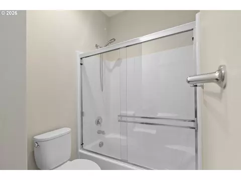 Bath - 4890 Summerlinn Way, West Linn, OR 97068 photo 2 of 3
