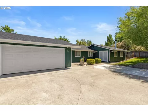 140 Peppertree Ct, Roseburg, OR 97471