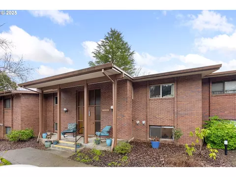 11510 SW Crown Dr #6, King City, OR 97224