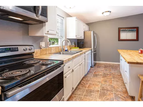 2646 Atticus Way, Eugene, OR 97404 photo 9