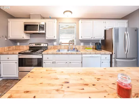 2646 Atticus Way, Eugene, OR 97404 photo 10