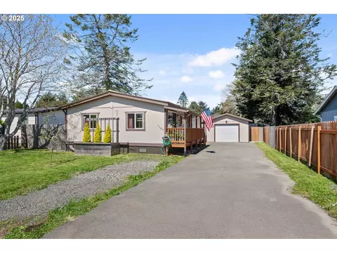 1167 4th St NE, Bandon, OR 97411