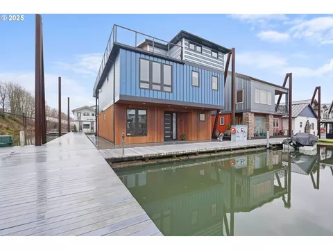 18525 NE Marine Dr, Portland, OR 97230
