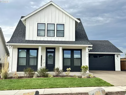 835 Reagan St, Mount Angel, OR 97362