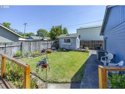 Exterior - 2911 Shirley St, Eugene, OR 97404 photo 8 of 11