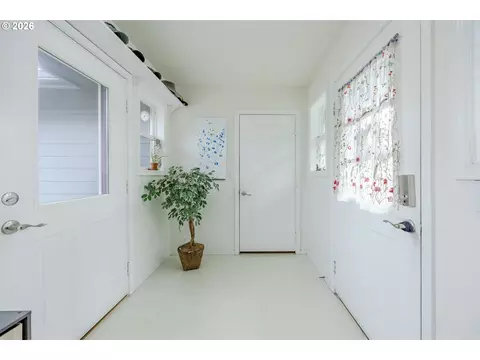 Entry Way - 2911 Shirley St, Eugene, OR 97404 photo 3 of 3